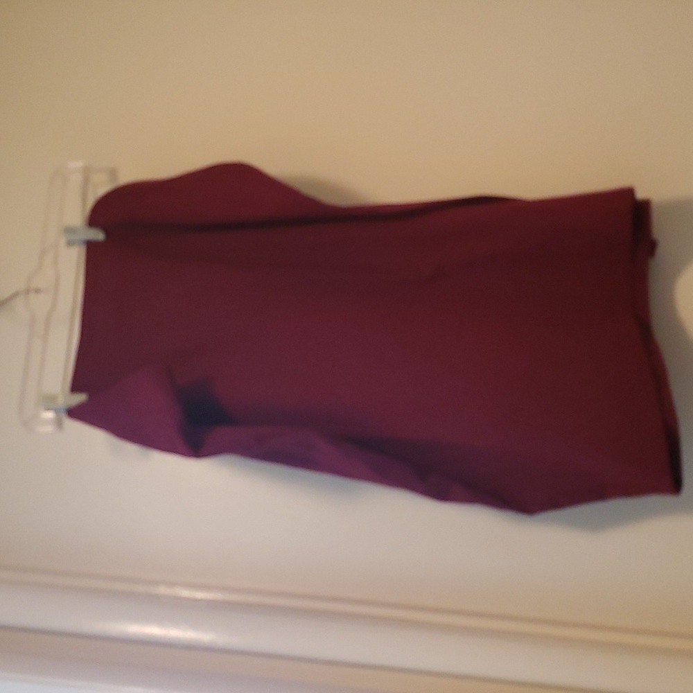 Pencil skirt. Thin and stretchy cotton. Berry colored.